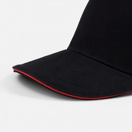 Бейсболка Classic 2.0, черная с красным кантом