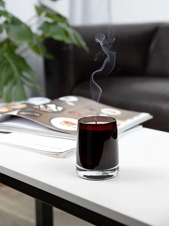 Ароматическая свеча Fragnola, грейпфрут и ветивер, бордовая